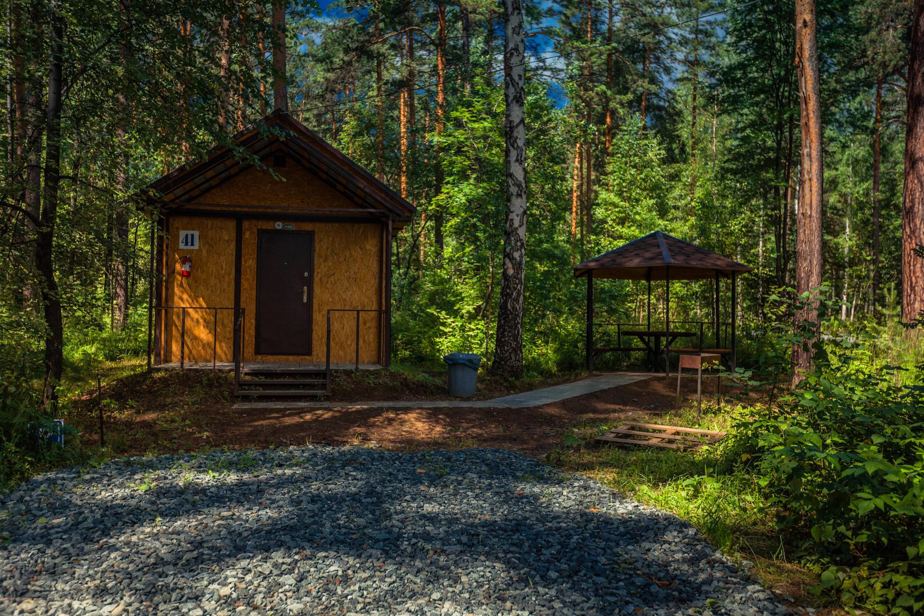 База остров первоуральск. Турбаза остров екатеринбург. База отдыха остров первоуральск. Остров колочный астраханская область рыболовная база. Турбаза домики внутри.