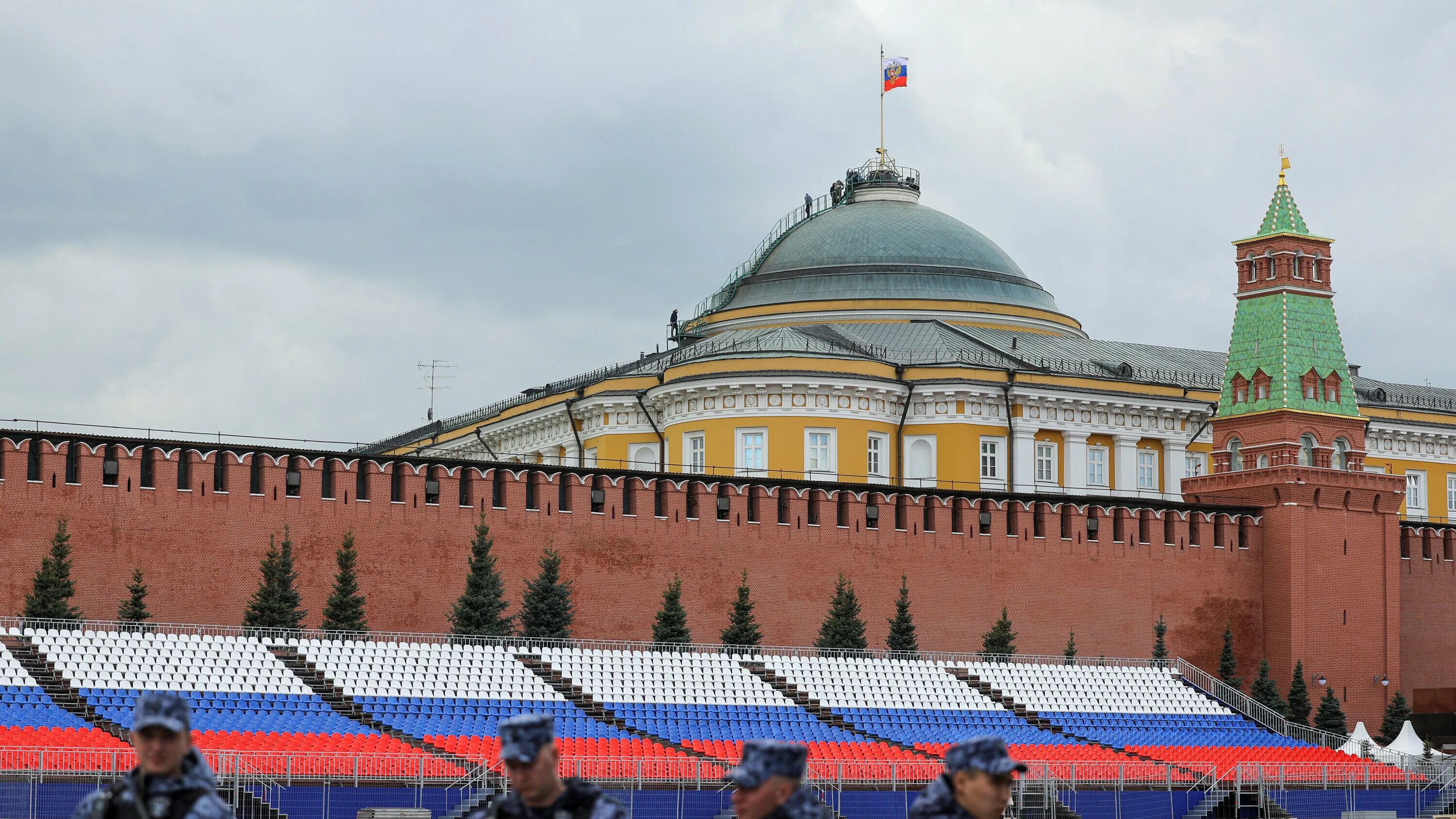 Сенатский дворец Московского Кремля. Атака на Сенатский дворец. Сенатский дворец Московского Кремля пожар. Сенатский дворец в Кремле дрон. The kremlin has been