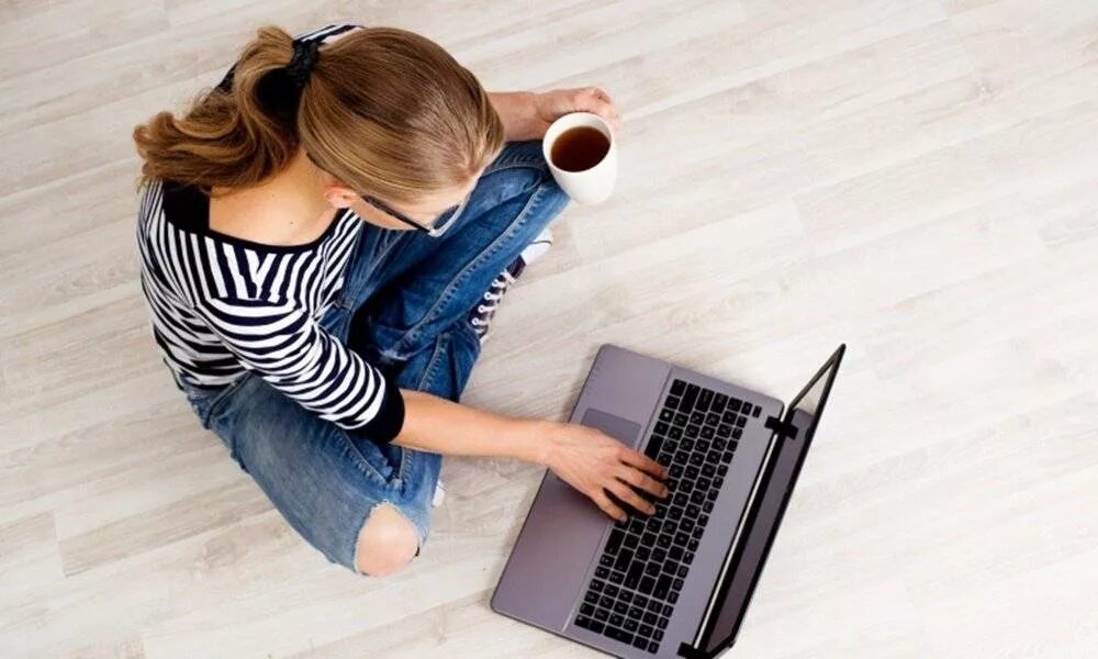 Как подработать в интернете. Работа в интернете. заработок в интернете на дому. фон работа в интернете. удаленная работа.