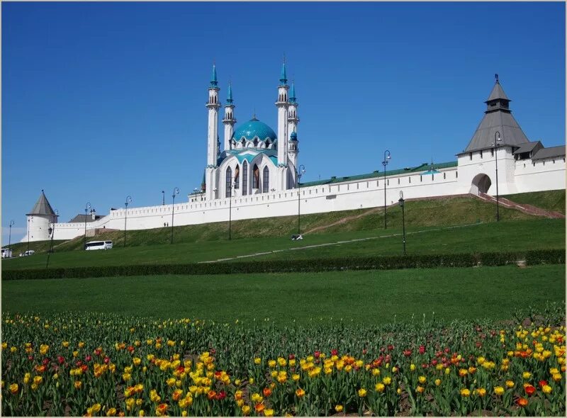 апрель экскурсионные туры. калининград весной. апрель экскурсионные туры. достопримечательности россии коллаж. казань март.