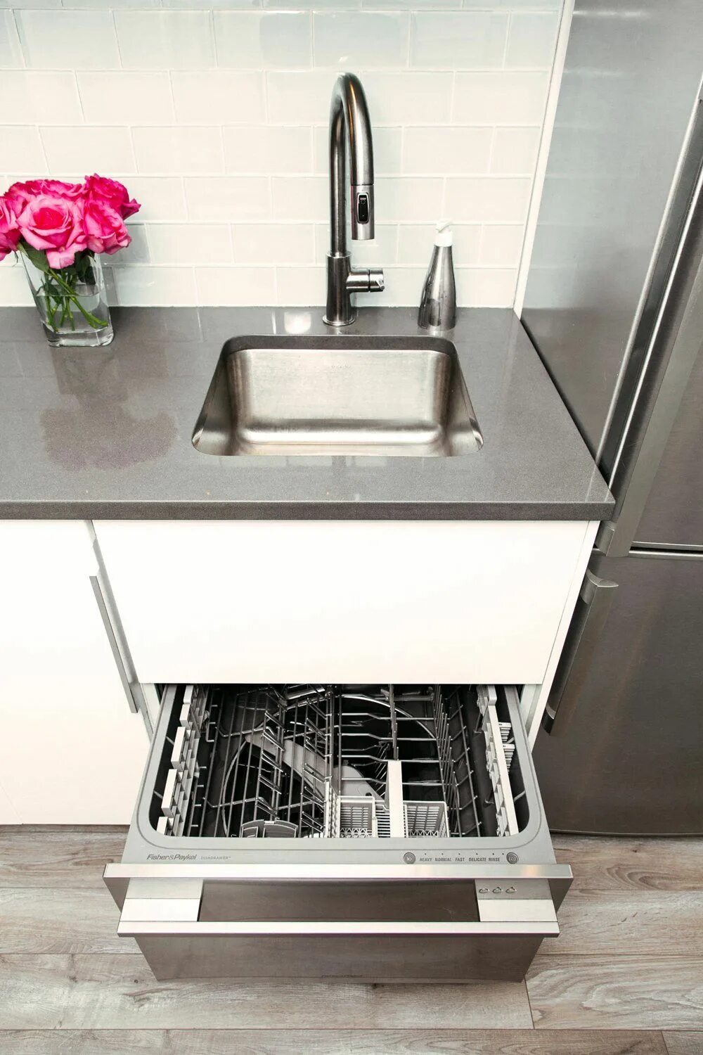 Посудомоечная машина с вертикальной загрузкой briva in sink. Посудомойка с раковиной встроенной. Посудомойка 80 см под мойкой встраиваемая. Посудомоечная машина briva in-sink. Посудомойка с раковиной встроенной.