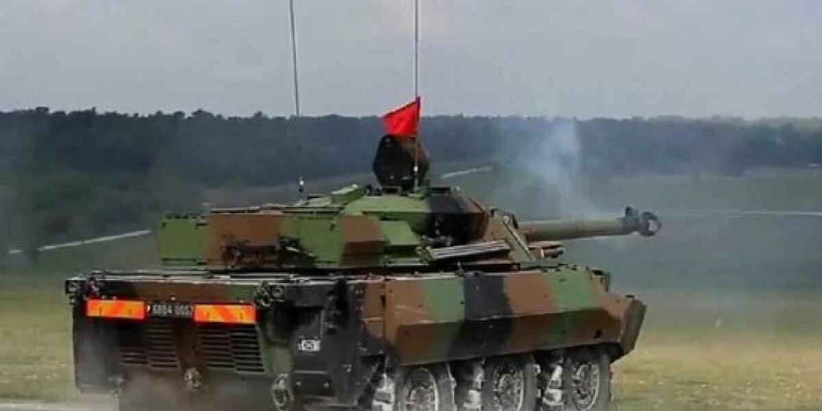 Франция передаст украине. Бронеавтомобили AMX-10rc. AMX 10r танк колесный. Колесный танк AMX 10 RS. Французский колёсный танк AMX-10rc.