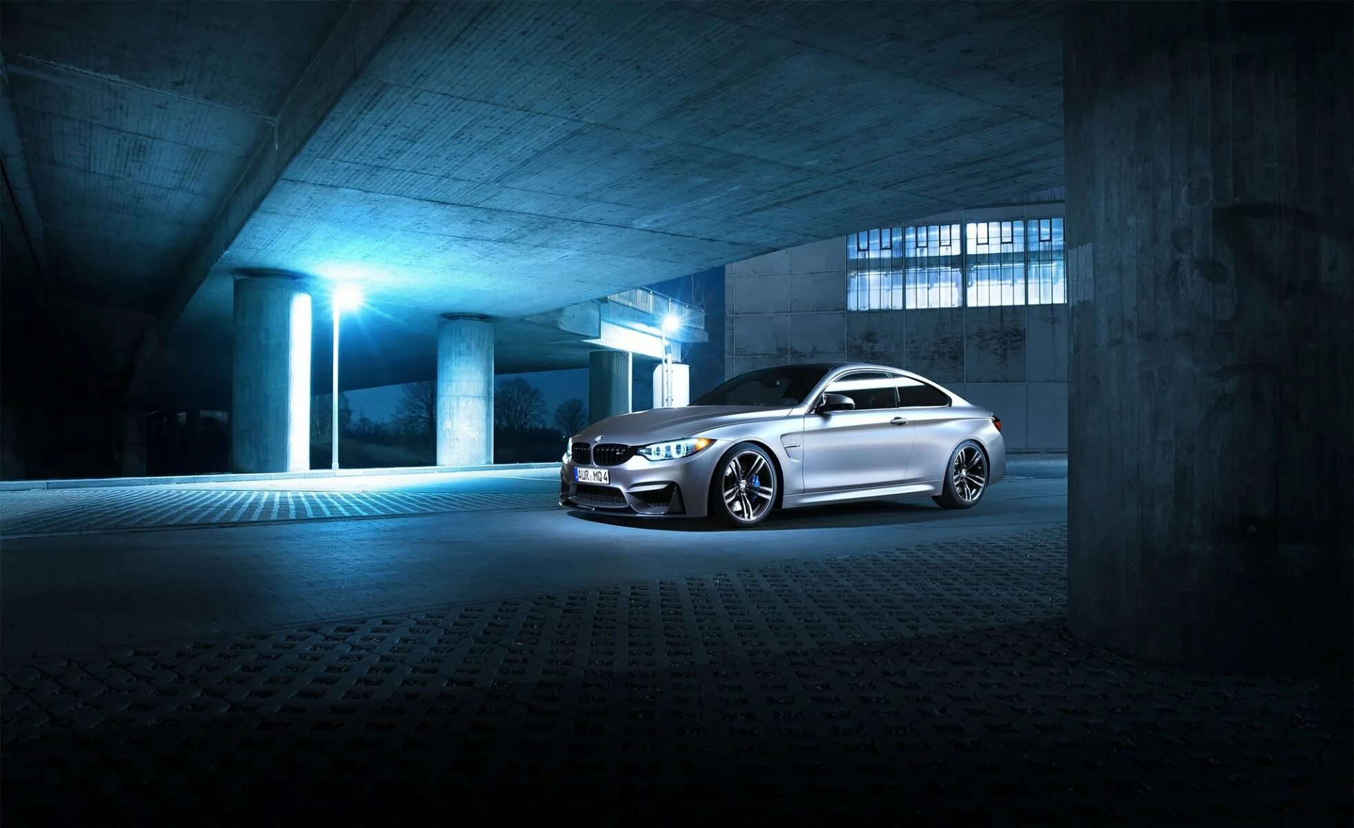 Подземный паркинг с бмв. Parked bmw. Bmw m4 night. Bmw park. Bmw m3 белая.