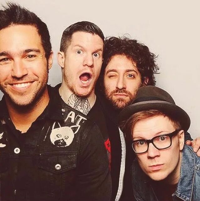 Fall out группа. Фоллаут бой группа. Fall out boy 2022. Группа Fall out boy 2020. Группа Fall out boy 2001.