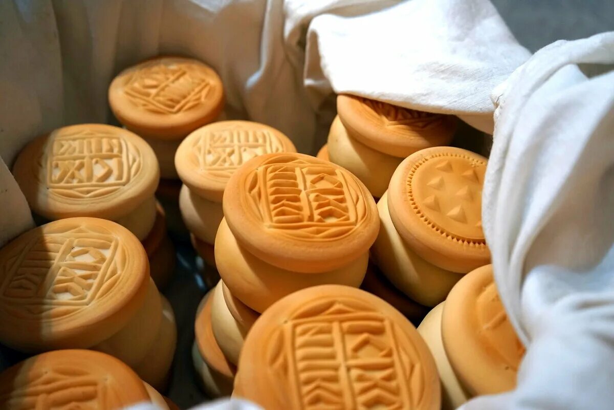 Старообрядческая просфора. Агнец и антидор. Просфора артос антидор. Служебные просфоры. Просфора артос антидор.