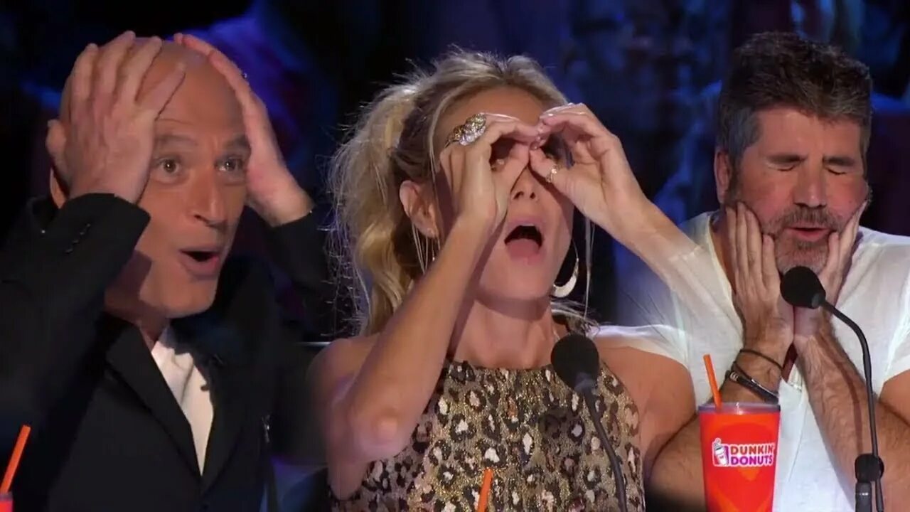 Американское шоу талантов голос. Екатерина соколенко. Жюри за столом. Соколенко екатерина украина фактор-3. Азиза в маске пингвина.