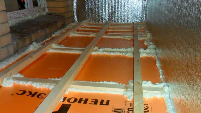 Пеноплекс утеплить пол снизу. Пеноплекс на пол. утеплитель для пола. утепление пола пеноплексом. утеплить пол пеноплексом.