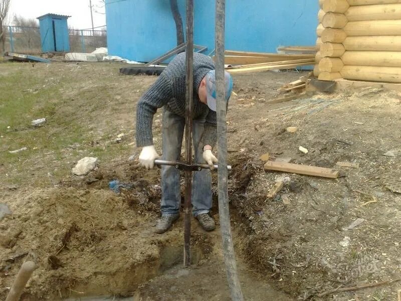 Как самому сделать скважину. Бурение на воду своими руками. Бурение скважины ручным буром. Бурение ручным буром скважины на воду. Бурение скважин на воду своими руками.