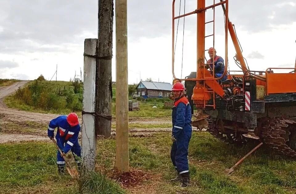 Верховой осмотр. Монтаж опор ЛЭП 0.4 кв. Вл 04кв монтаж линии. Монтаж линий электропередач напряжением 0.4/10кв. Реконструкция линий электропередач.