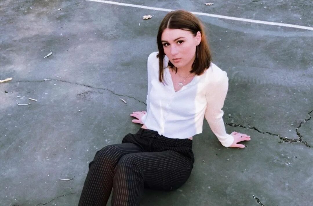 As the world caves in sarah cothran. Sarah Cothran. Love story Sarah Cothran. Токова Сара. As the World Caves Sarah Cothran обложка.