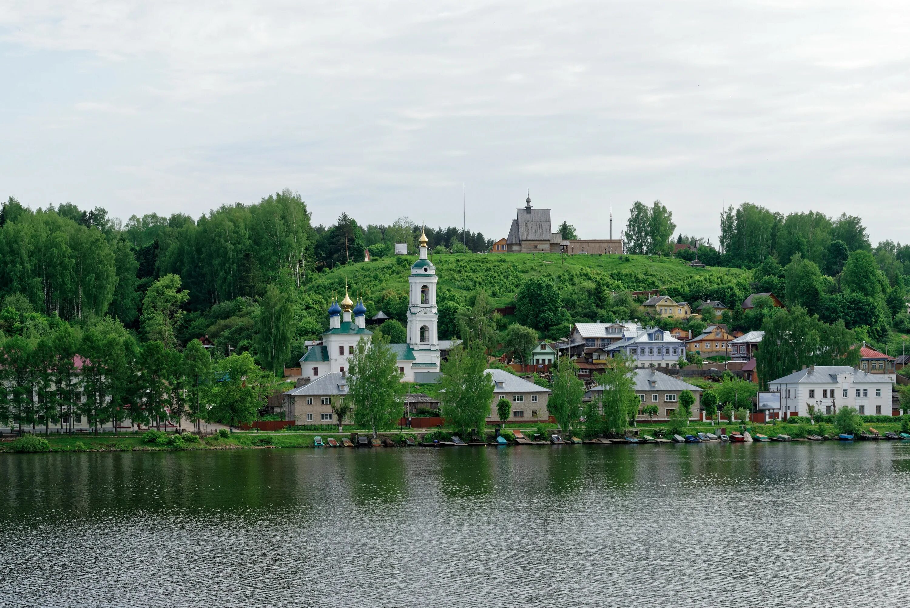 Городок на оке. Плес на Волге Ивановская область. Река Волга Плес. Плесс Волга Ивановская область. Набережная Плеса Ивановская область.