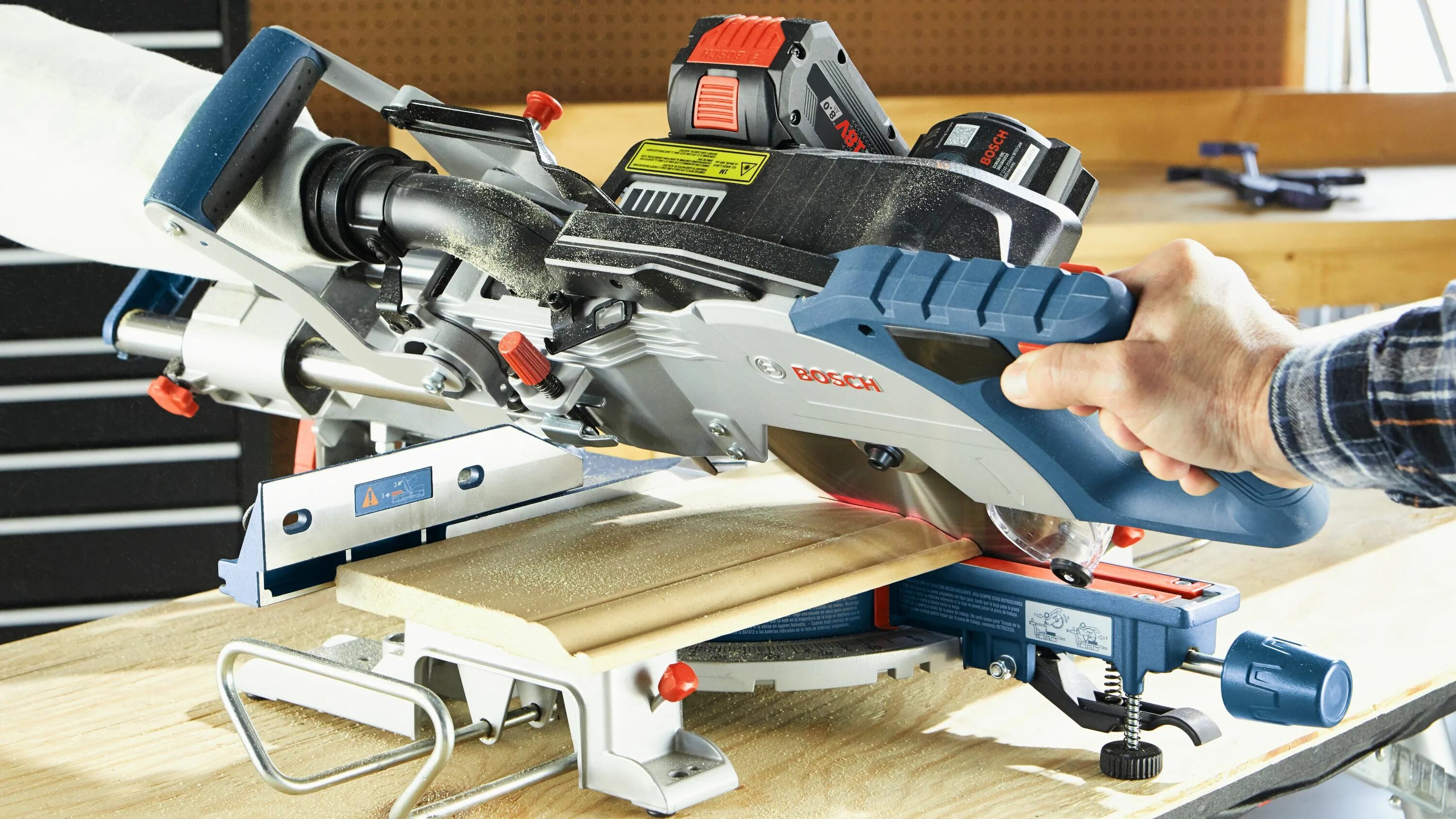 Пила бош gcm. Bosch GCM 800 SJ. Bosch GCM 12 professional. Bosch Cordless Miter saw. Торцовочная пила Bosch GCM 8 SJL.