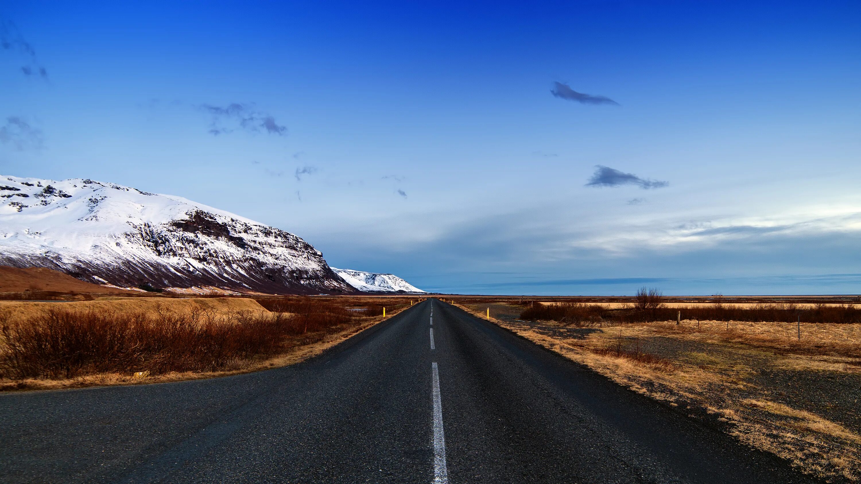 Дорога в гору. Пейзаж дорога. Пейзаж с дорогой. Исландия дорога.