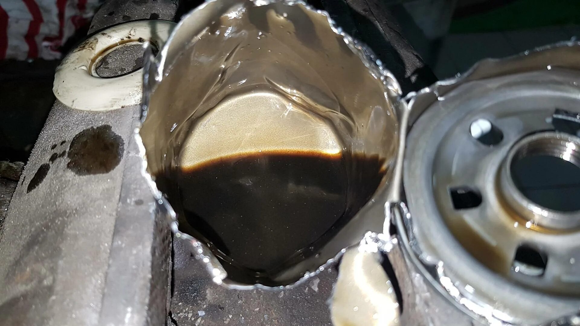 Через сколько менять масло после капиталки. Обкаточное масло для двигателя после капремонта. Через сколько менять масло после капиталки. Масло для сборки двигателя. Двигатель ваза после масла лукойл.