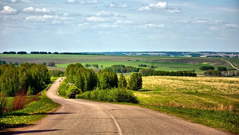 Поле деревня. Сельская дорога. Просторы деревни. Дорога в деревне. Село виднеется вдали