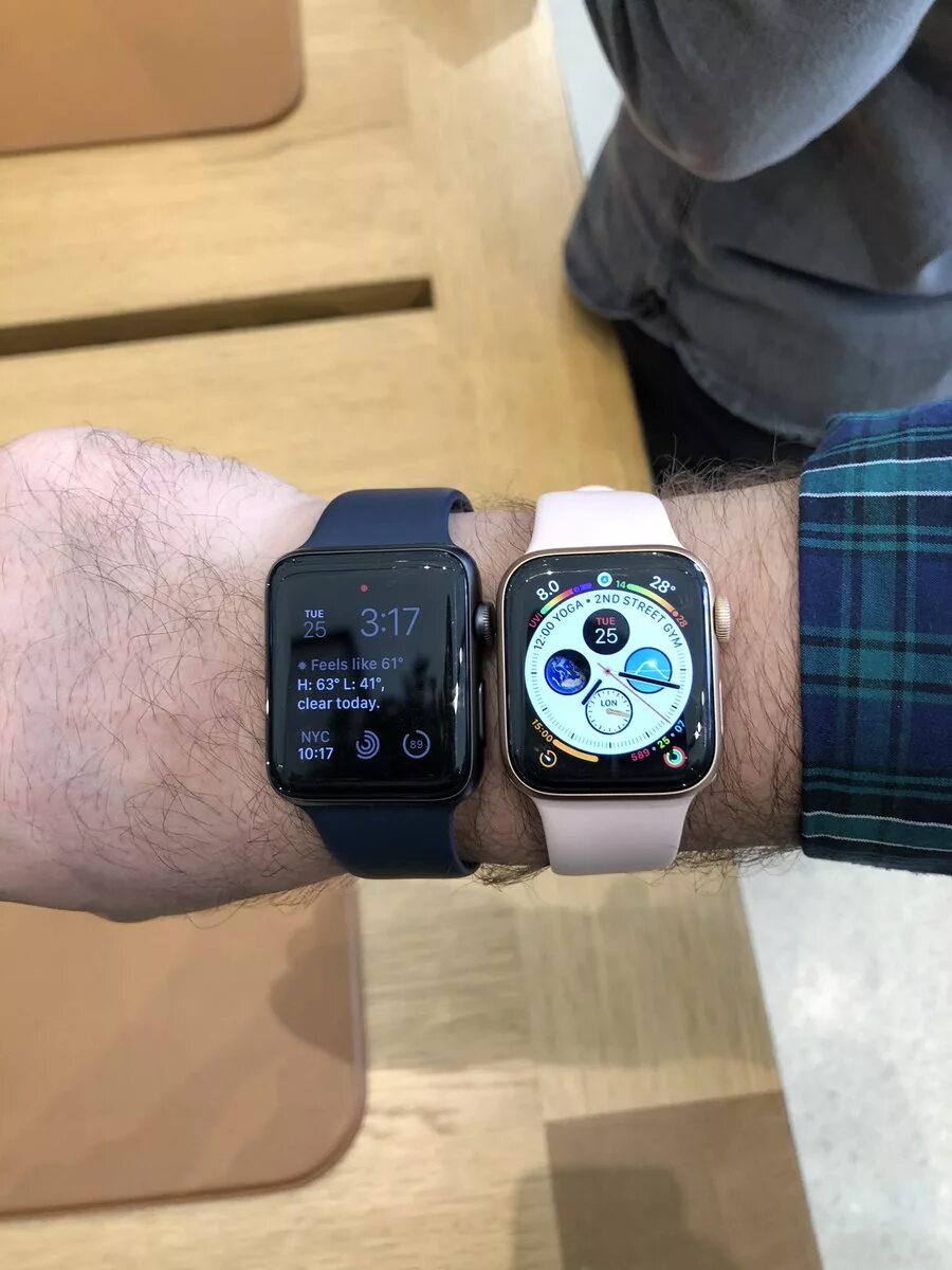 Чем отличаются apple watch 9. Apple watch se 40mm. Apple watch Series 4 42mm. Apple watch 40mm vs 44mm. Эппл вотч se 44мм.