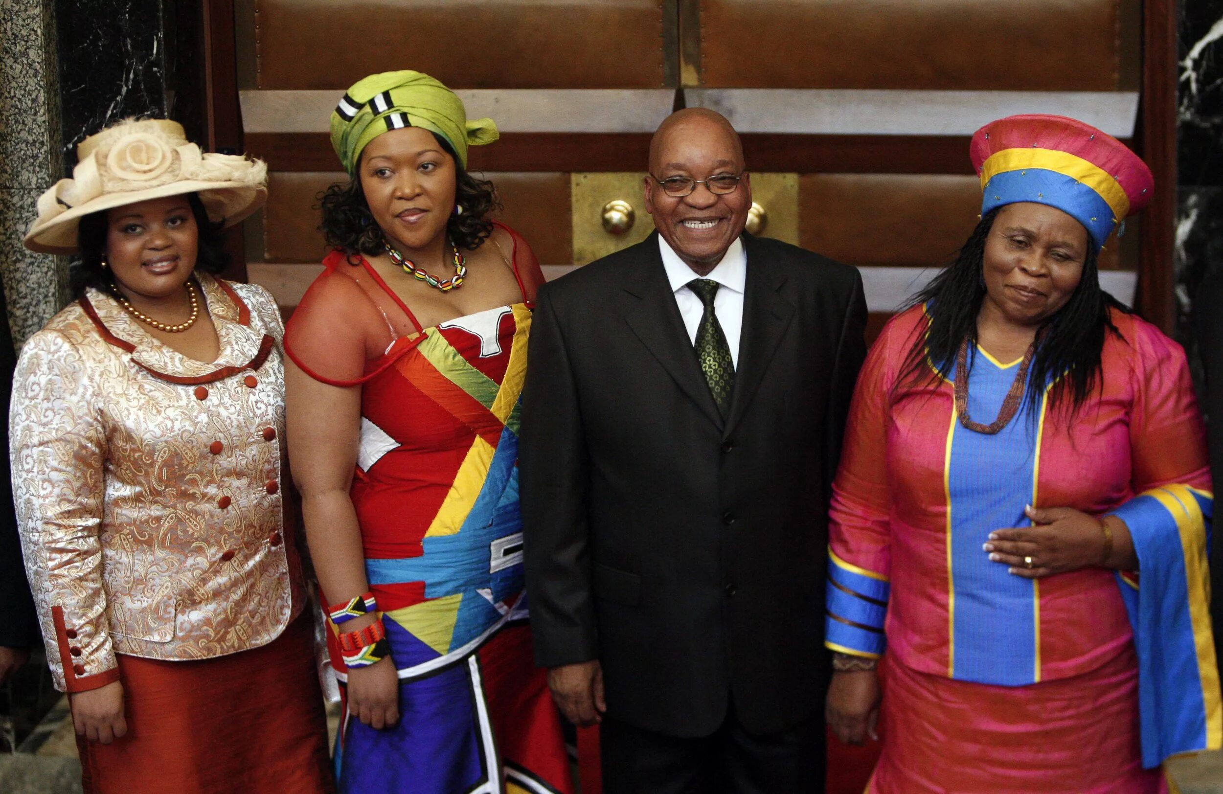 African wife. Жёны президента ЮАР Джейкоб Зума. Джейкоб Зума жены. Жена президента ЮАР.