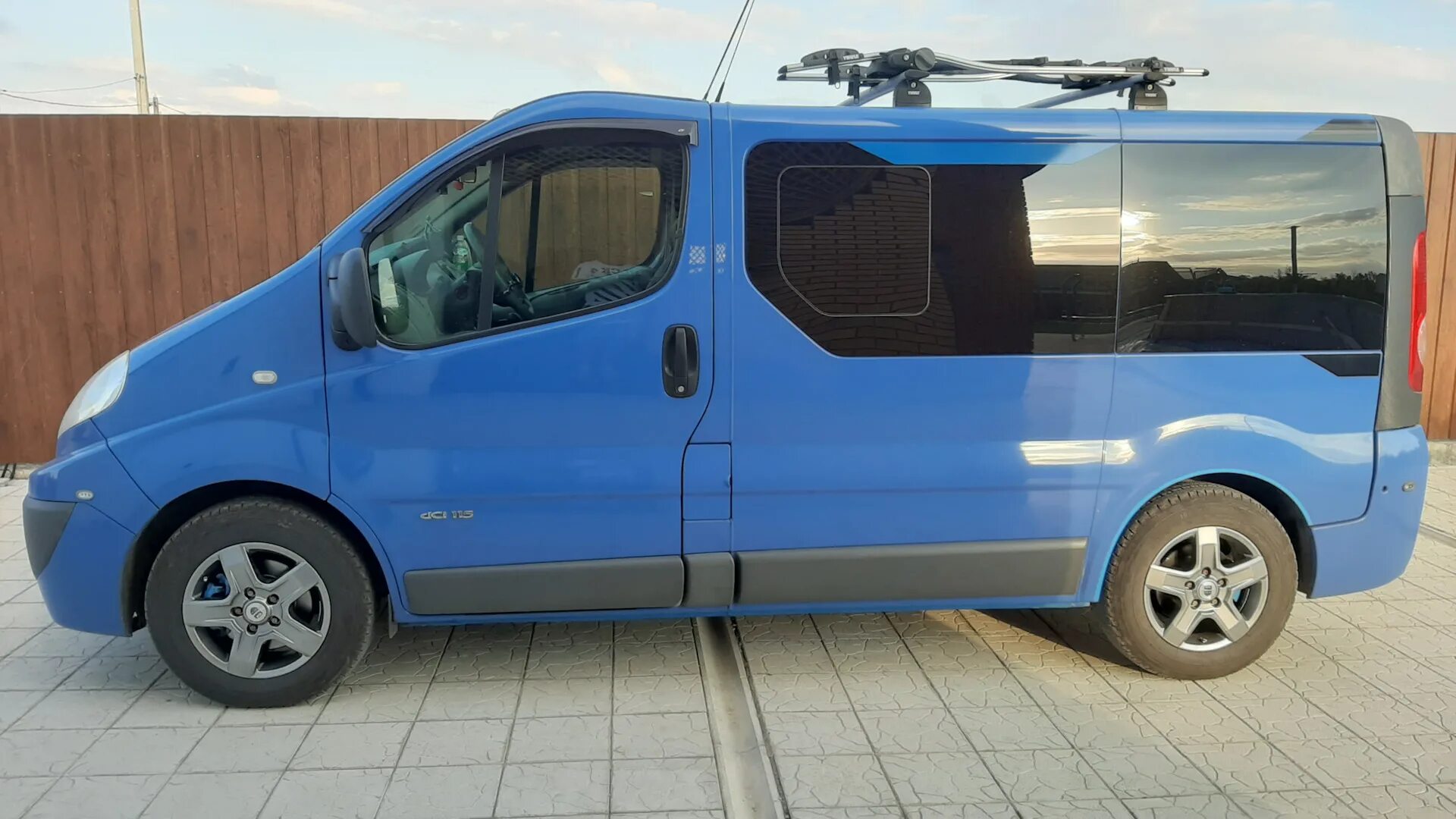 Рено трафик поколения. Рено трафик 2. Renault Trafic Generation. Renault Trafic 1 рест 1998. Диски Рено трафик 2.