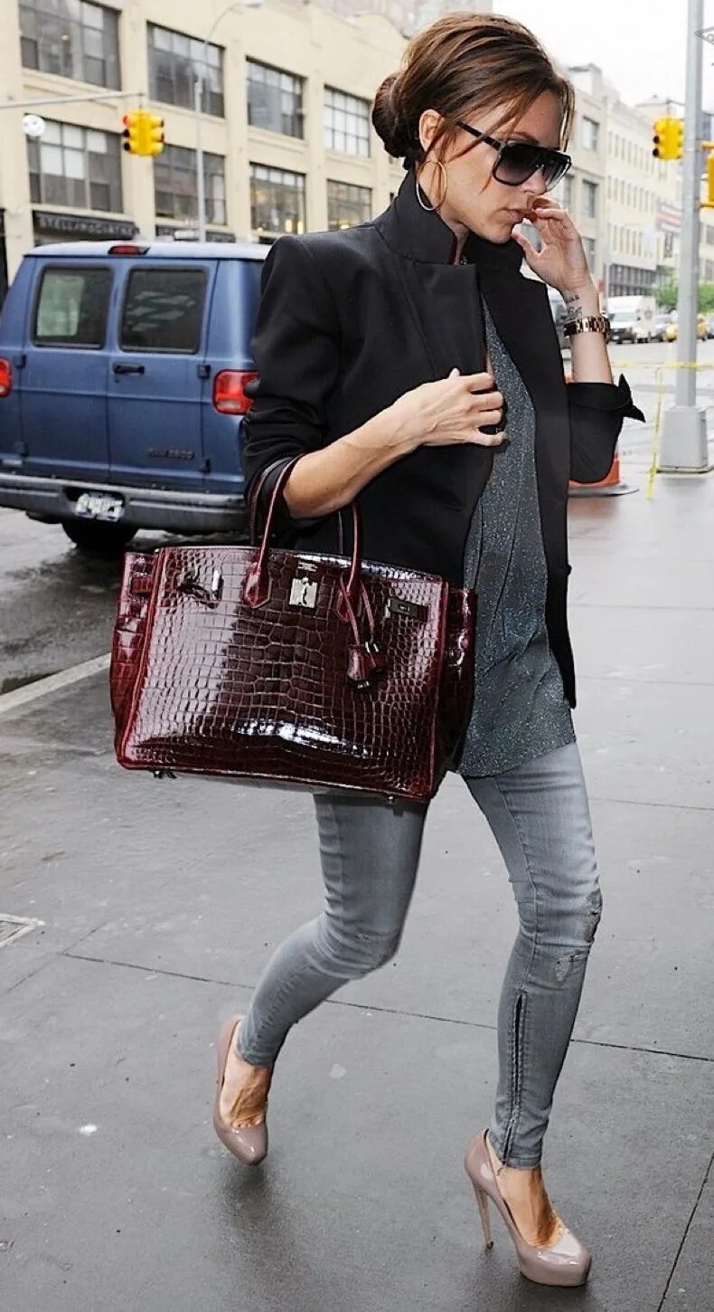 Модные стеганные сумки. Какую сумку под. Сумка женская под спортивный стиль. Chiara ferragni рюкзак. Сумка в стиле кэжуал для женщины.