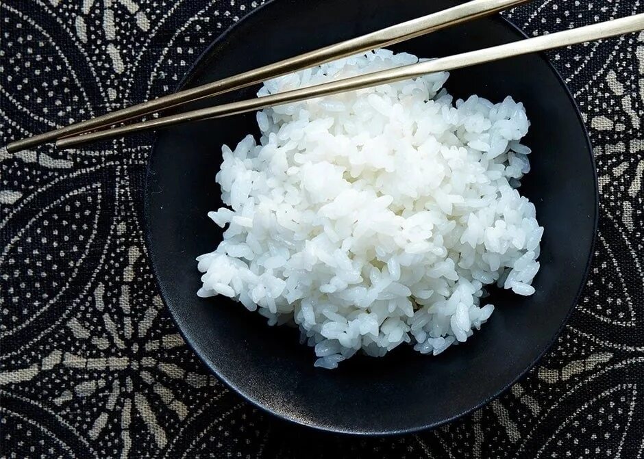 Какой рис в китае. Рис в Южной Корее. Корейская кухня рис. Японский рис. Рис с палочками.