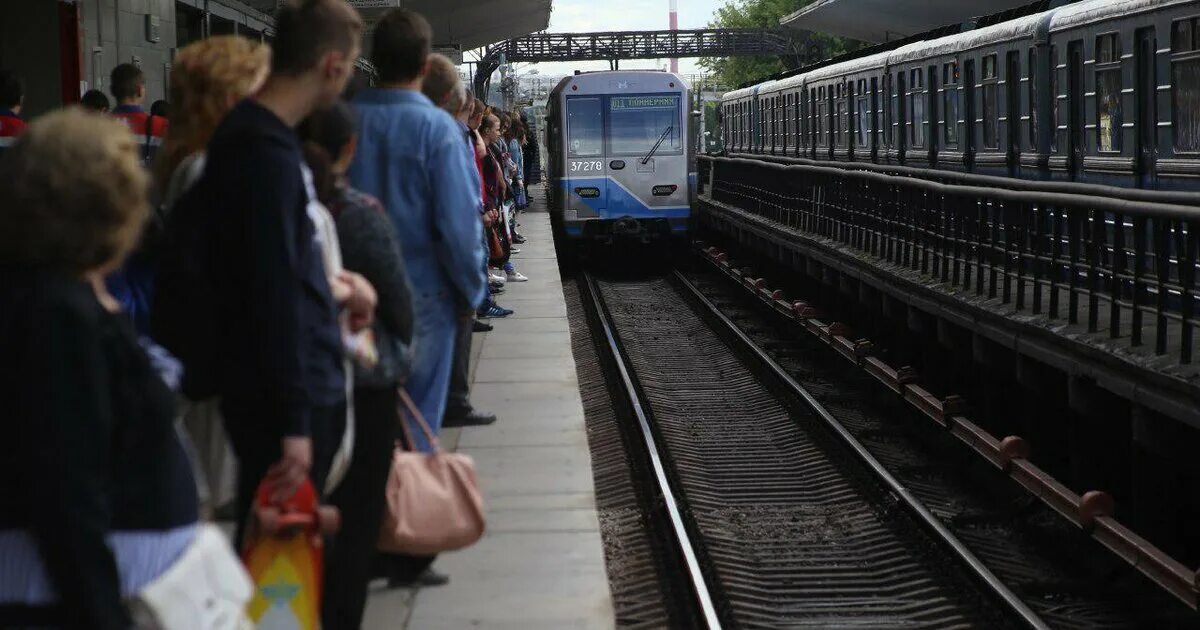 Метро выхино закроют. Станция метро Выхино. Станция Выхино Москва. Станция Выхино платформы. Московский метрополитен станция Выхино.