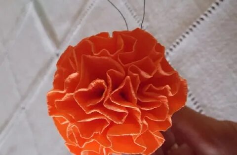 Гвоздика из гофрированной бумаги