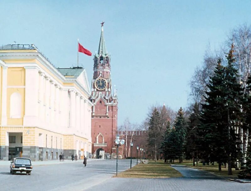 Кремлевская ссср. Спасская башня СССР. Кремль 1990 год. Спасская башня Кремль СССР. 14 Корпус Московского Кремля.