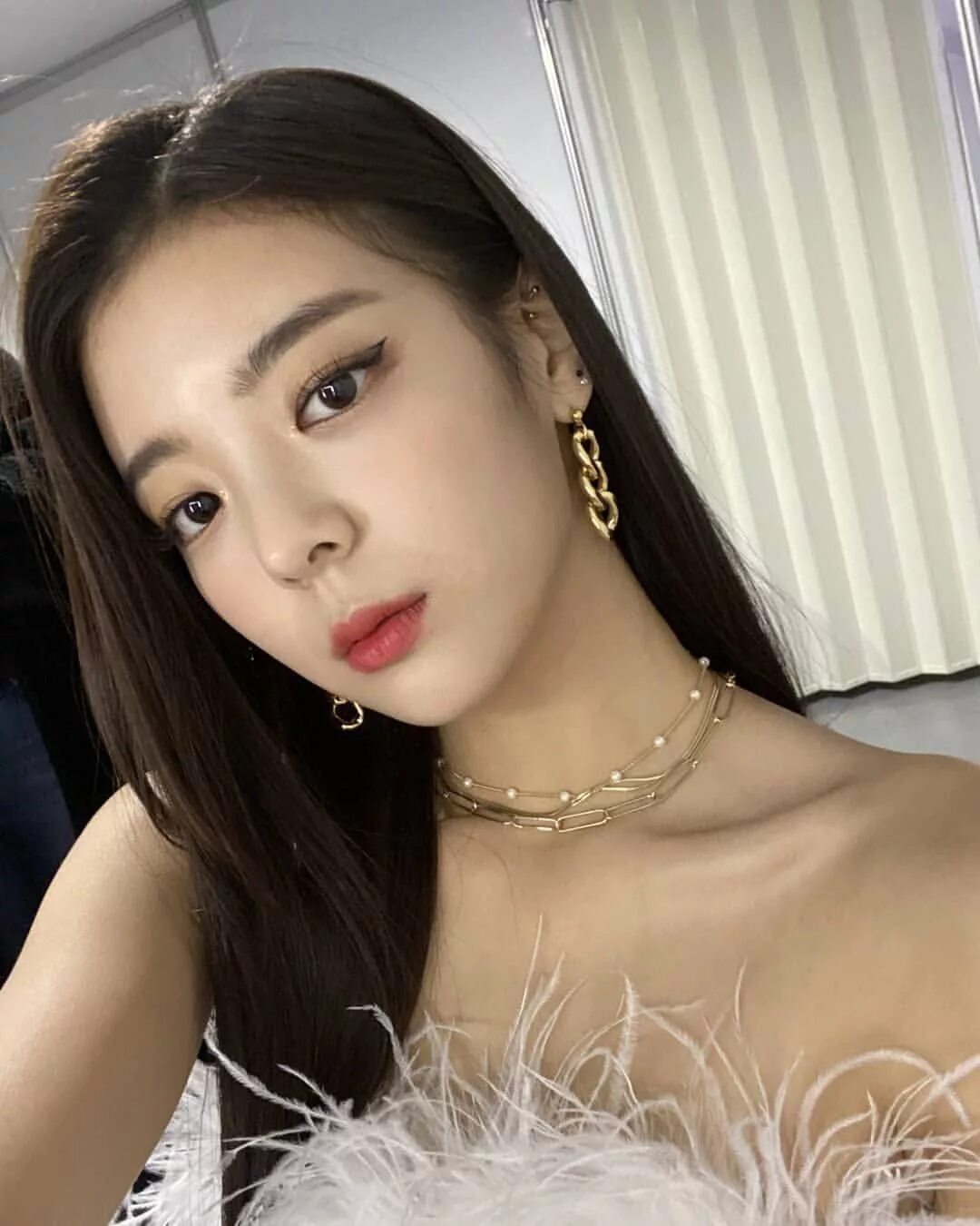 Itzy mirror. Лиа итзи. лия itzy 2025. лия кпоп. лиа из itzy.