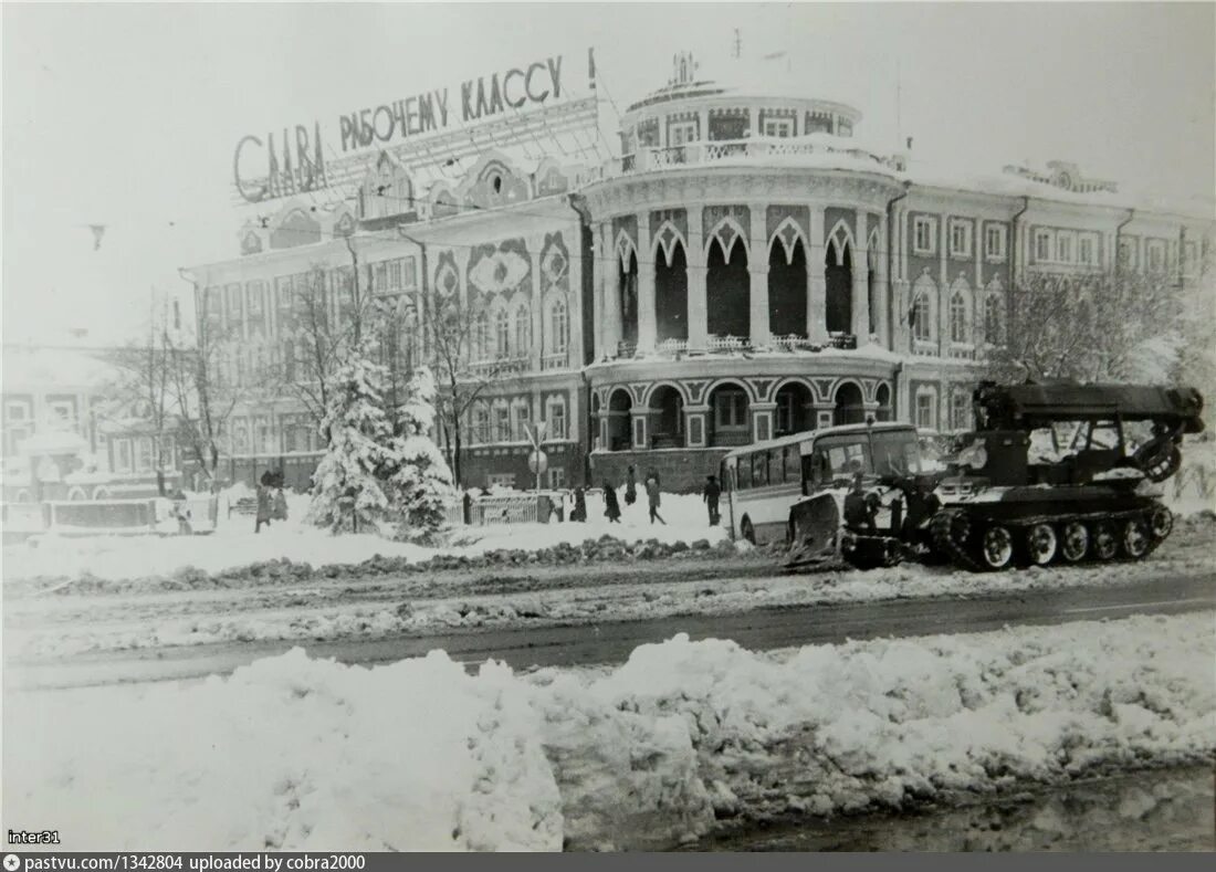 2 мая 1984 года свердловск фото. Снежный май 1984 свердловск. Снегопад май 1984 свердловск. Снег 2 мая екатеринбург 1984. 1 мая 1984 свердловск.
