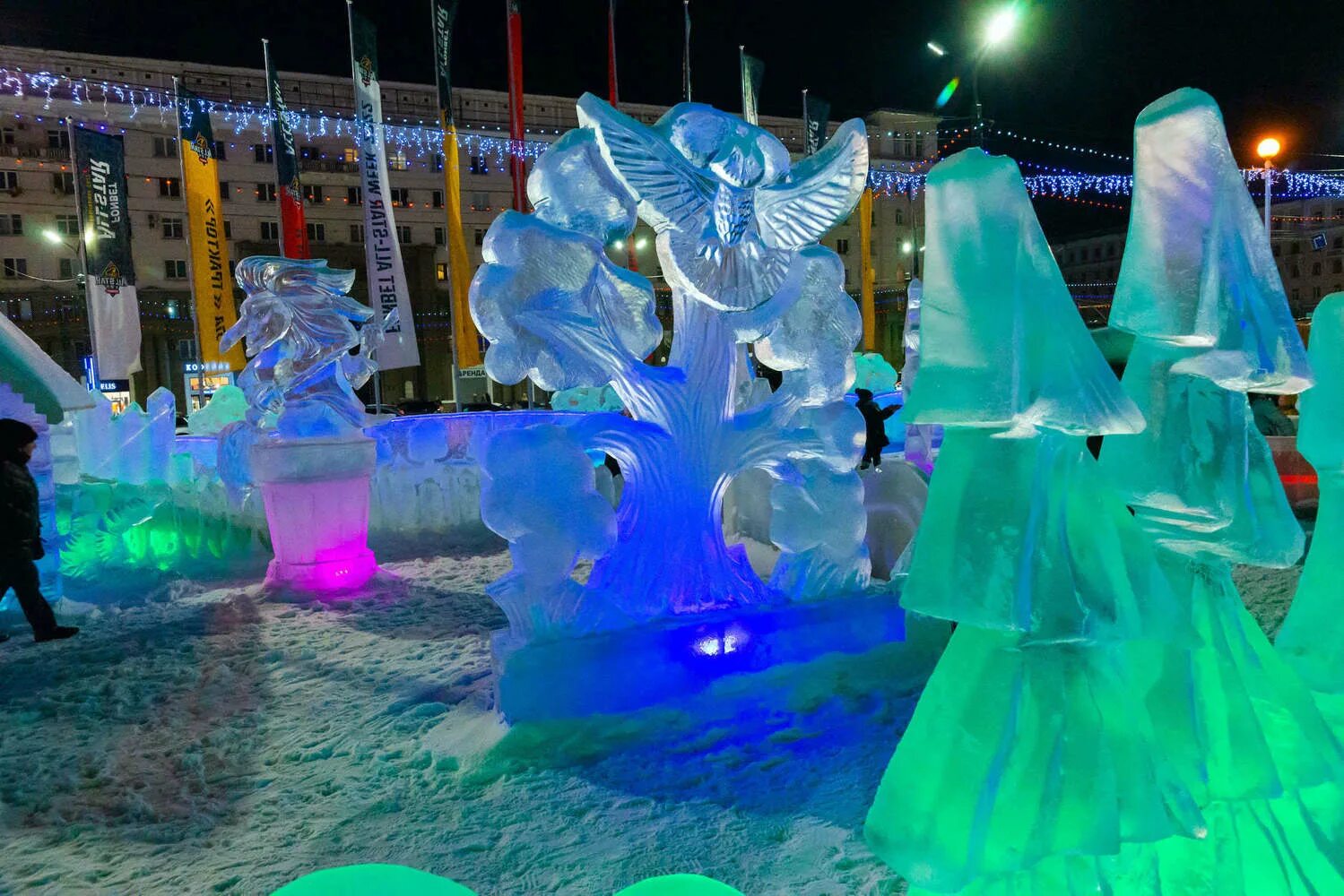 Площадь революции ледяной городок. Площадь революции челябинск ледовый городок. площадь революции челябинск ледовый городок 2022. челябинск городок 2022 ледяной на площади революции. городок на площади революции челябинск 2022.