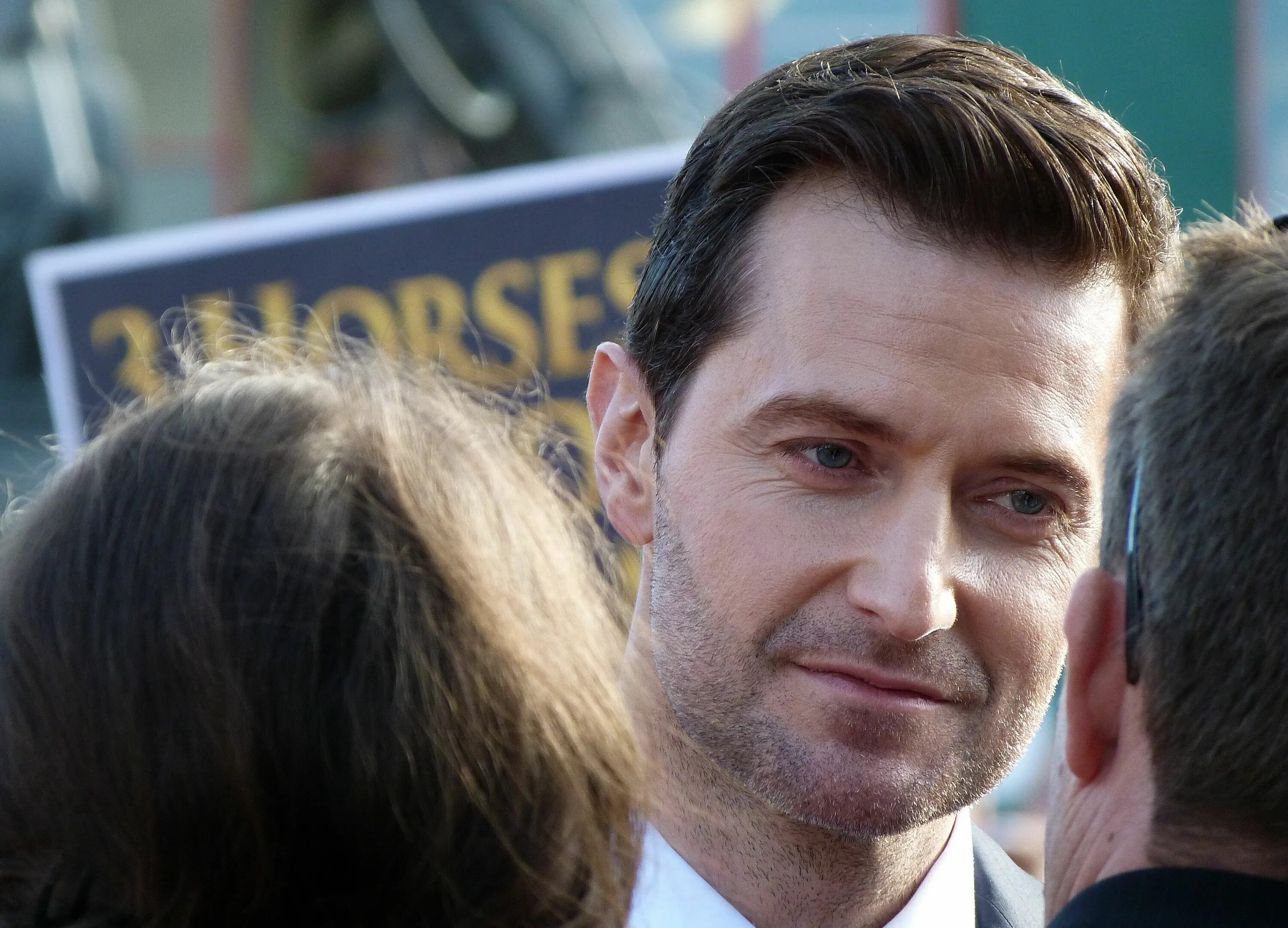 армитидж ориентация. ричард армитидж 2021. ричард армитидж коллажи. армитидж с женой. ричард армитидж в пальто.