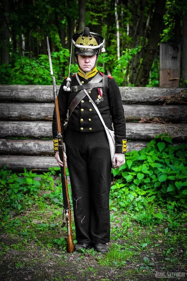 Потемкинская каска образца 1786. Форма егерей 1812 года. Форма егерей при екатерине фото. Форма егерей при екатерине фото. Офицер егерского полка 1812.