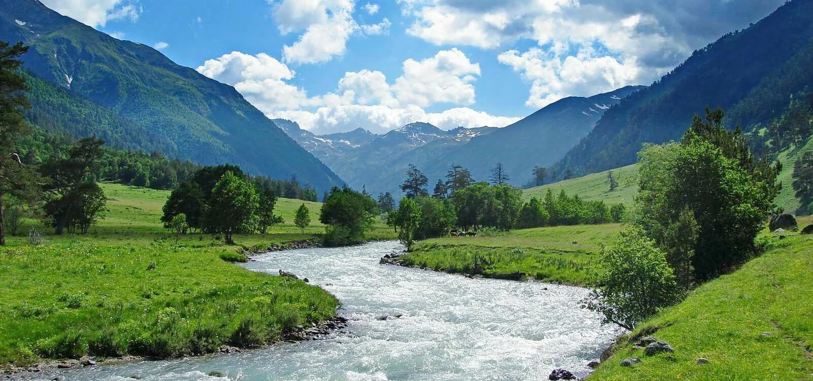 Река кубань адыгея. Реки кавказа кубань. Река кубань кчр. Горы и реки кубани. Долина уруп.