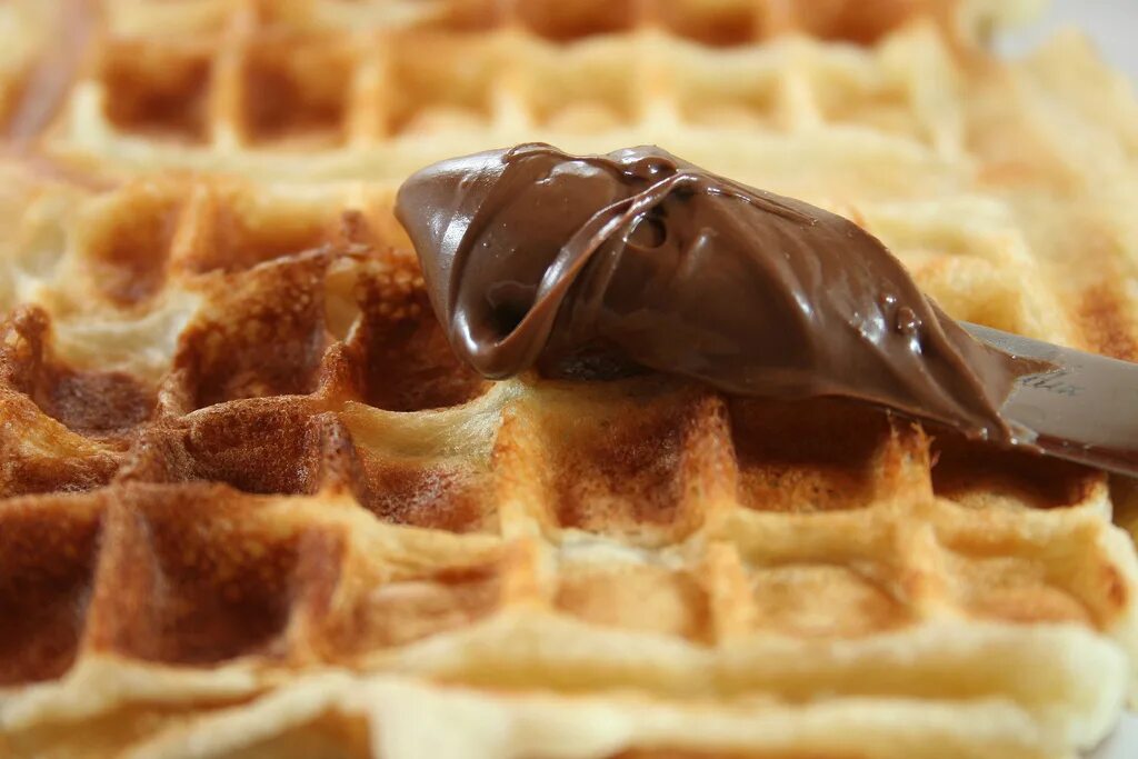 Эдвин бельгийские вафли. Почему вафель. Почему вафель. Воздушные вафли. Вафли квадратные.