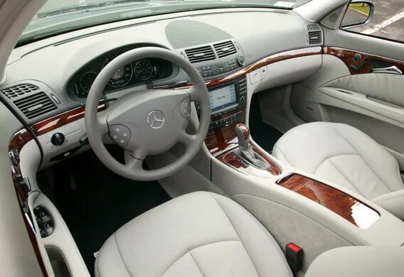 2008 Mercedes-Benz E-Class Image. Photo 8 of 73