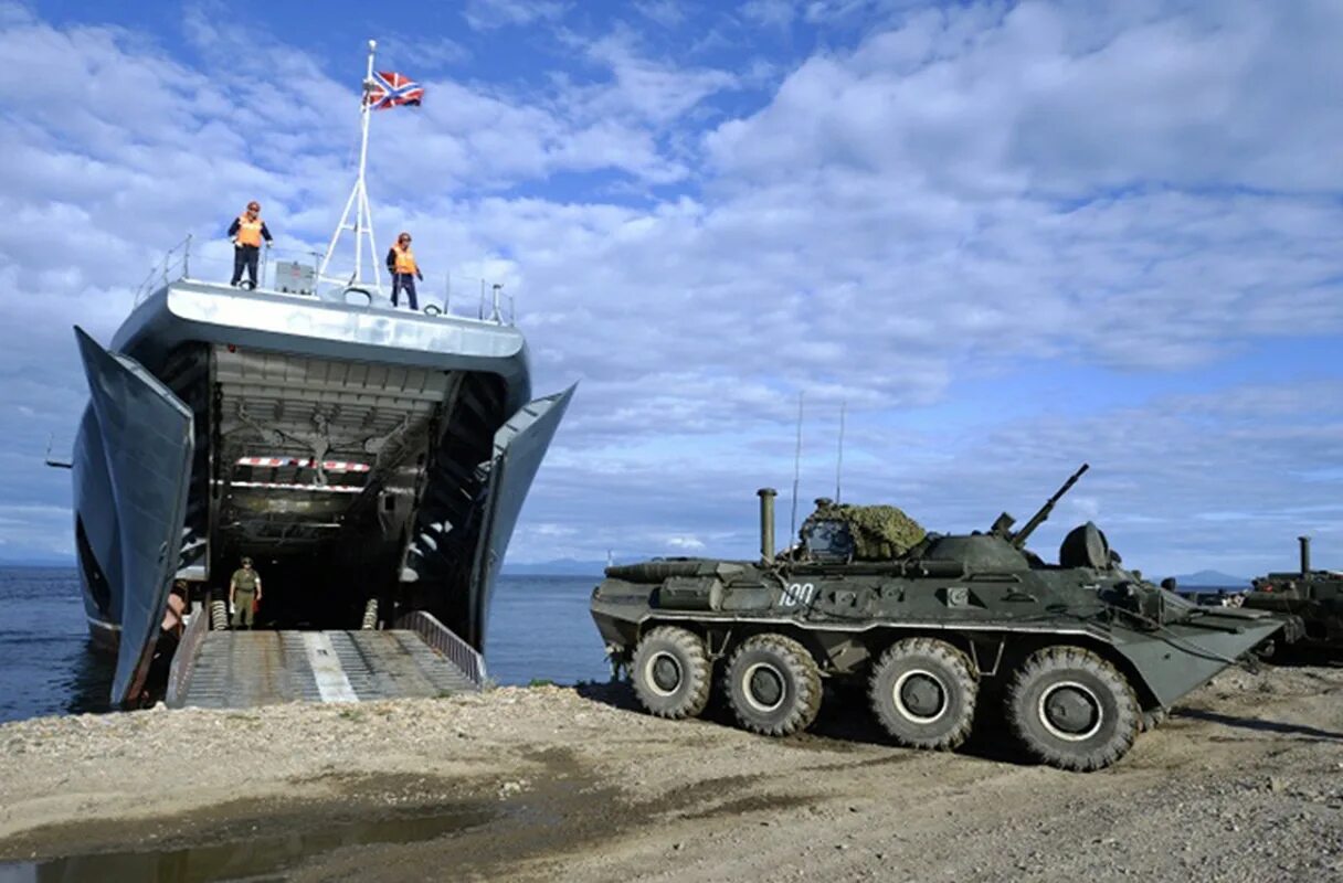 Береговые силы. Береговые войска ВМФ. БДК морской пехоты РФ. Техника морской пехоты РФ. Плав БТР 80 БДК.