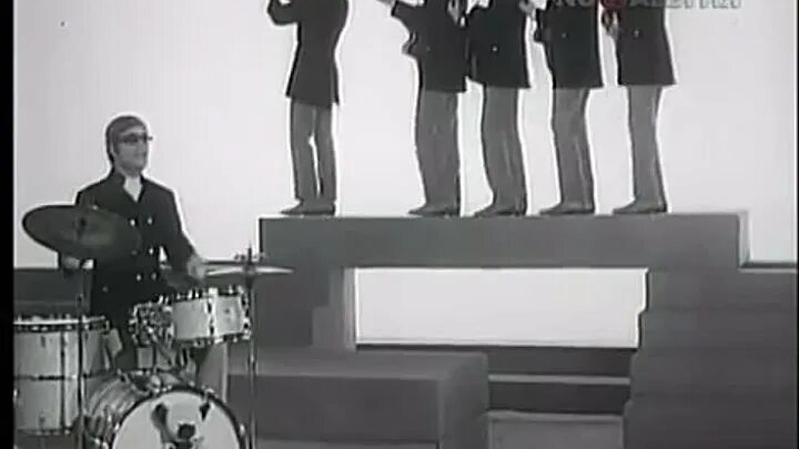 Поющие гитары песня видео. Поющие гитары 1969. Поющие гитары 1975 Ленинград. Поющие гитары - алёнушка (1969).