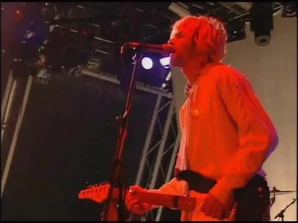 Stay away Nirvana. Kurt Cobain used a Shure Beta 58 at the 1992 reading Festival. Nirvana stay