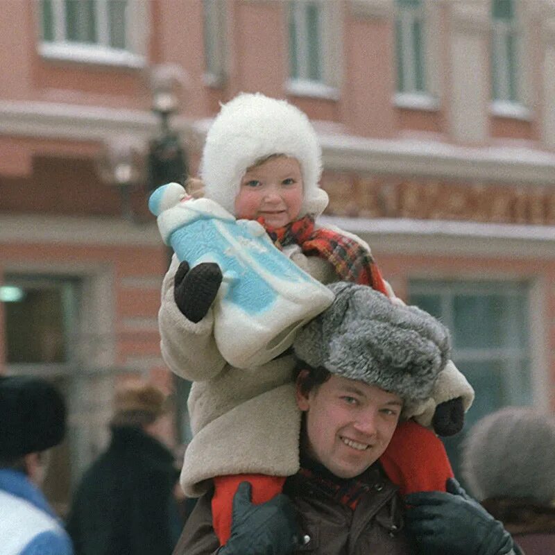 Отец года советский. Новый год в СССР. Советский новый год дети. Советское детство новый год. Дети зимой.