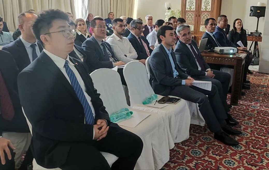 таджикский бизнесмен. таджикские предприниматели. ахмадали аскаров. день предпринимателя в таджикистане. таджик бизнесмен.