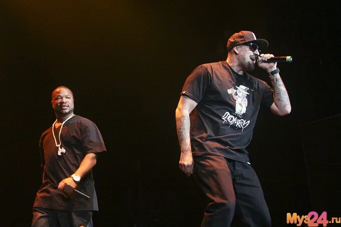 Песня runway walk. Жизель бюндхен в бразилии на открытие олимпиады. Runway walk песня. Runway walk demrick. Xzibit обложка.