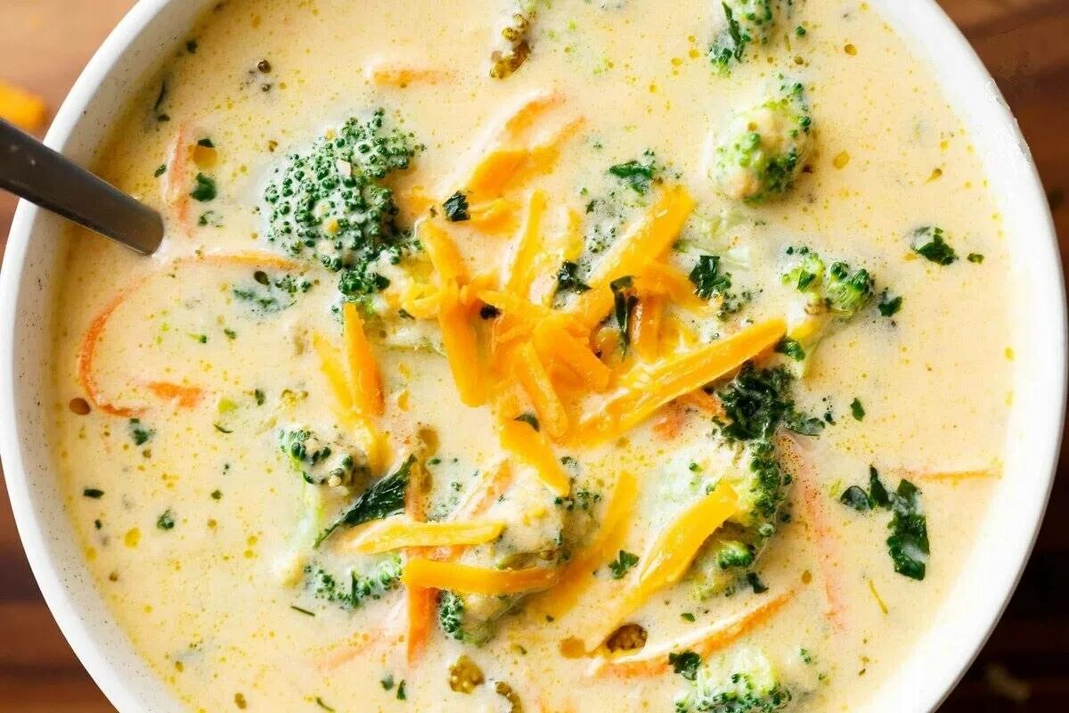 Сырный суп с шампиньонами и брокколи. Суп Романо сырный. Сырный суп с креветками. Сырный суп (из филе курицы). Рецепт сырного супа без плавленного сыра