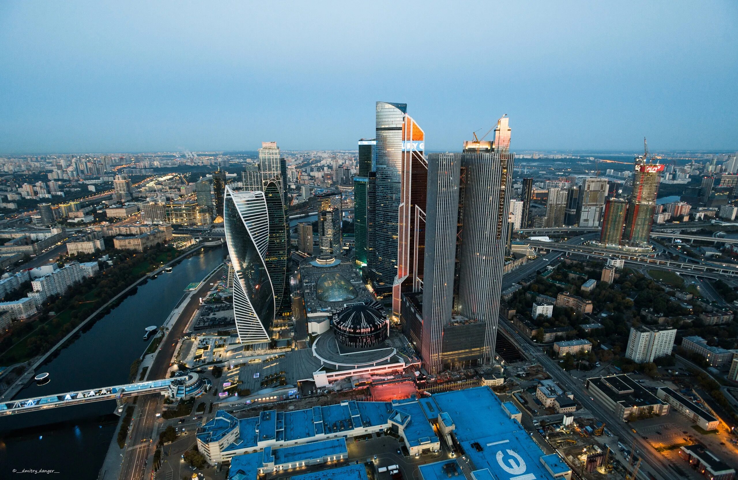 Небоскреб столица. Башня Гранд Тауэр Москва Сити. Капитал товерс Москва Сити. Башни капитал Тауэр. Башня Россия Москва-Сити проект.