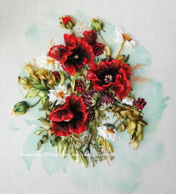 Вышивка лентами маки в вазе. Вышивка атласными лентами маки. Вышивка маков лентами. Вышивка лентами маки. Вышивка атласными лентами.