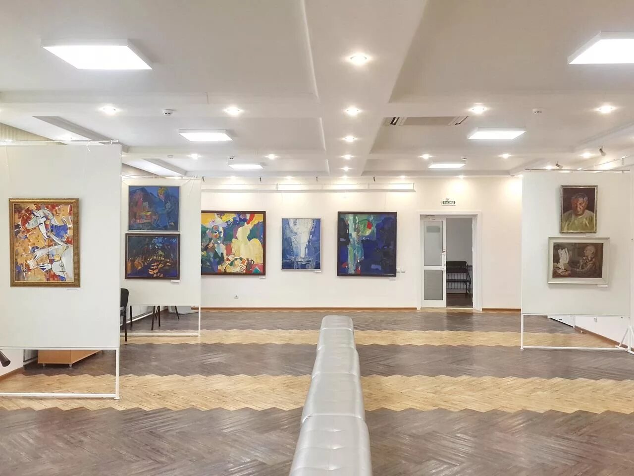 выставочный зал братск. выставочный зал братск комсомольская 77. выставочный зал братск. художественном выставочном зале братск. выставочный зал братск картины.