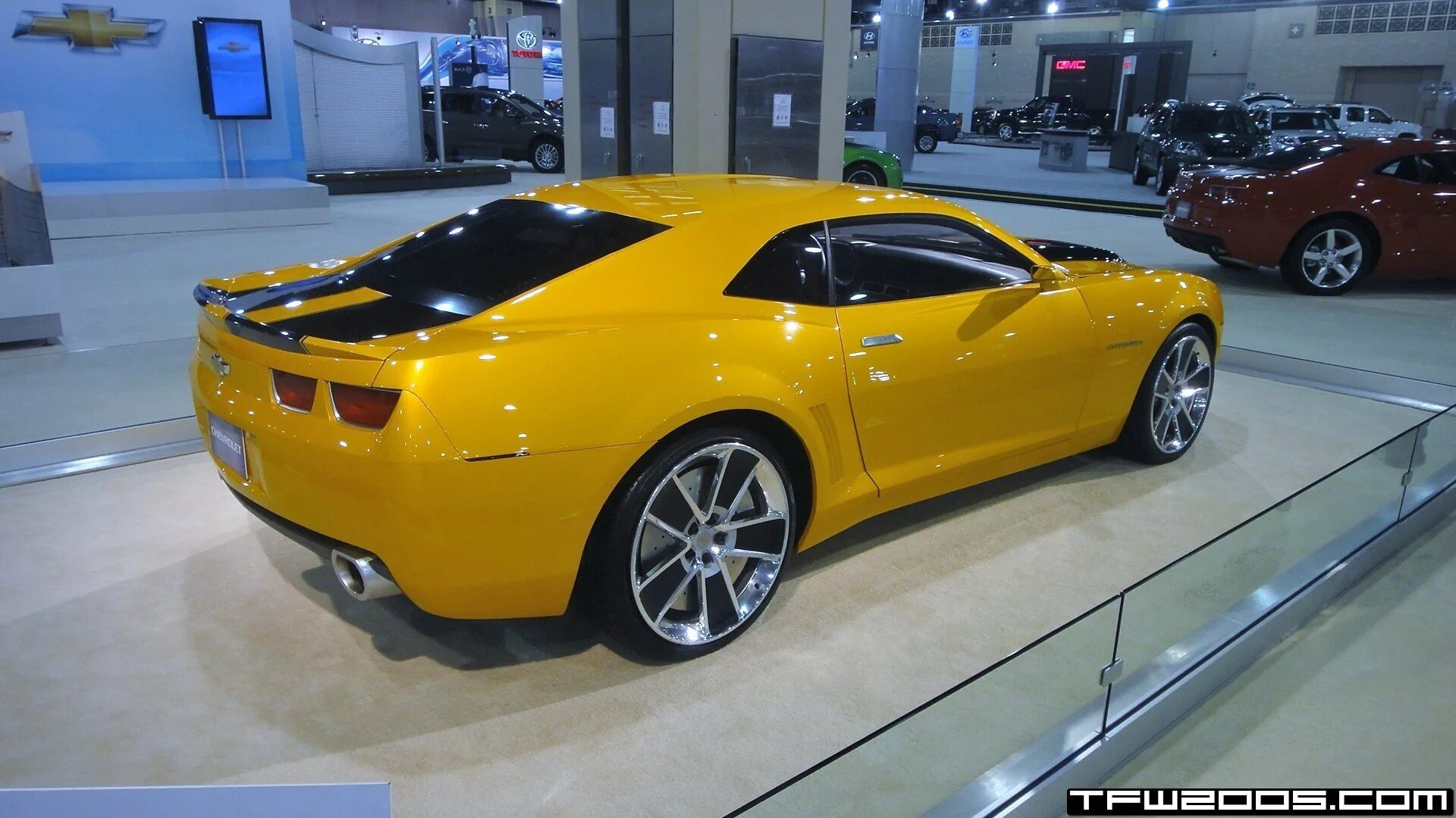 Какой марки бамблби. Шевроле камаро 2025 бамблби. chevrolet camaro transformers 2. шевроле камаро 2018 бамблби. шевроле камаро 2011 бамблби.