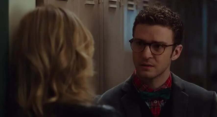 Очень плохая форма. Cameron diaz bad teacher. Кэмерон диаз плохая училка. Очень плохая училка физрук. Джастин тимберлейк и кэмерон диаз в фильме.