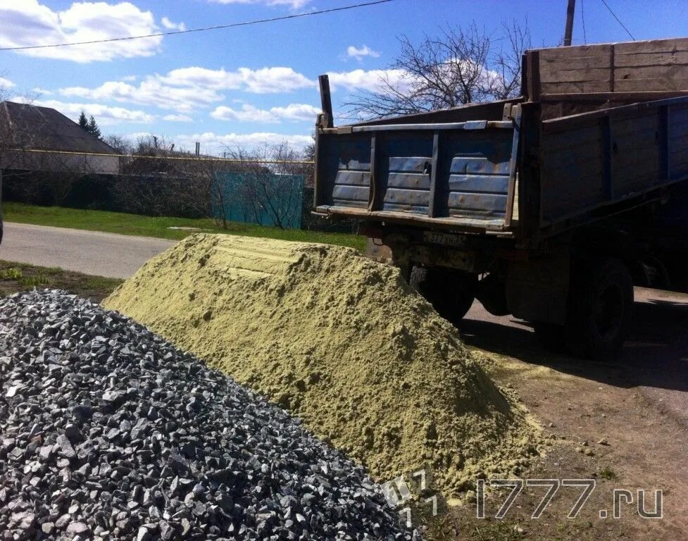 Песок щебень отсев ЗИЛ. ЗИЛ отсев щебень. Песок щебень отсев КАМАЗ. Песок щебень отсев ПГС мини самосвалом ЗИЛ.