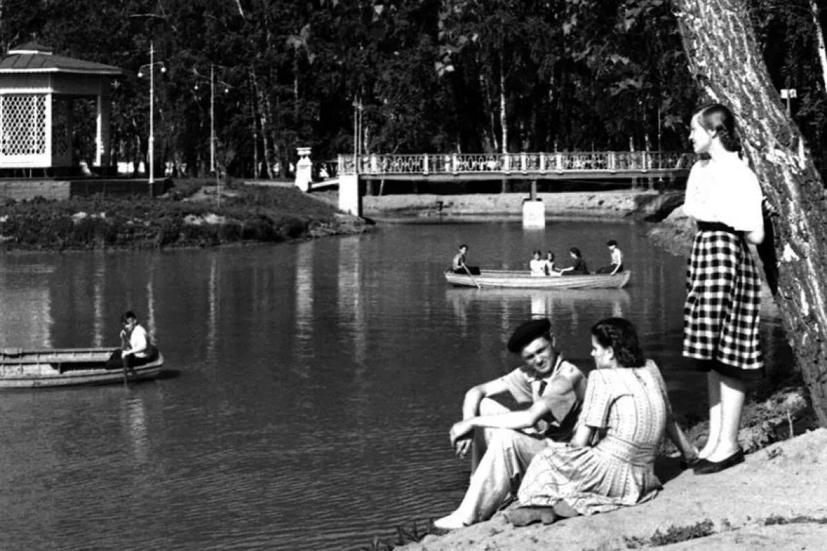 Парки советского времени. Парк изумрудный Барнаул 1950 годы. Парк Горького в 60-е годы. Парк культуры 1960. Филевский парк 1960.