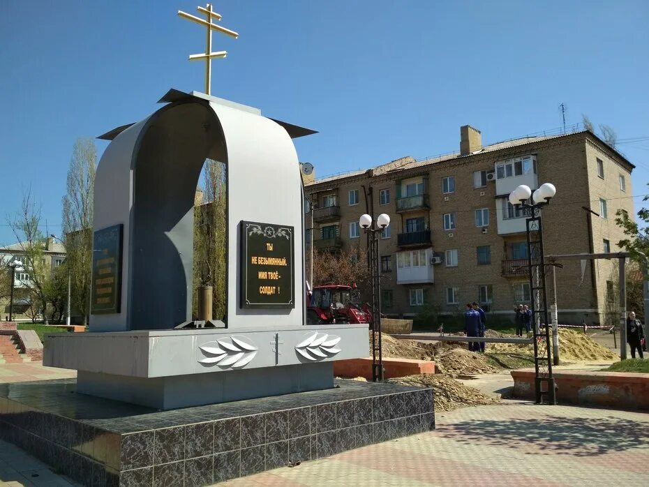 Аллея защитникам. Аллея защитников родины краснодон. Мемориал «защитникам неба отечества». Аллея ветеранов казань. Аллея ангелов в донецке.